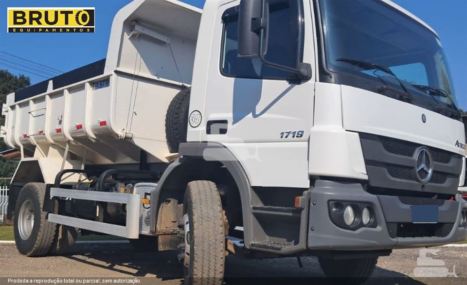 Caminhão Mercedes Atego