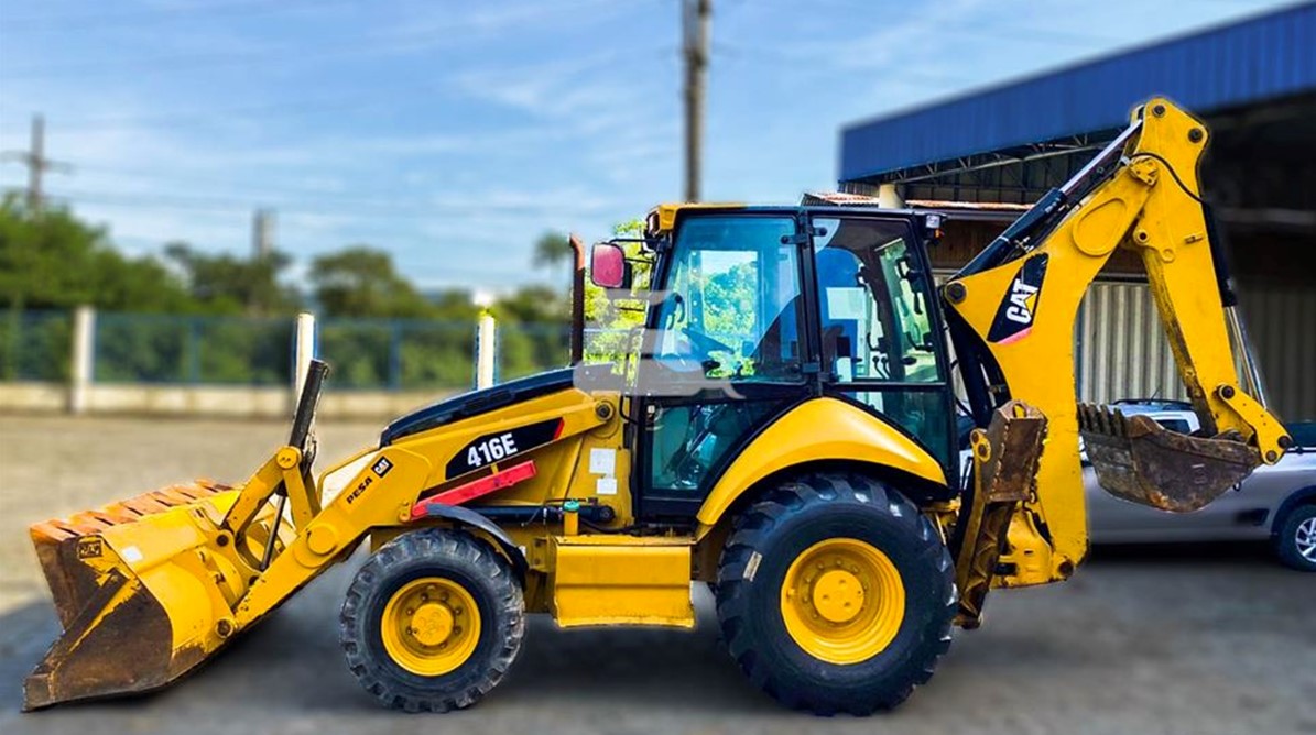 Retroescavadeira Caterpillar